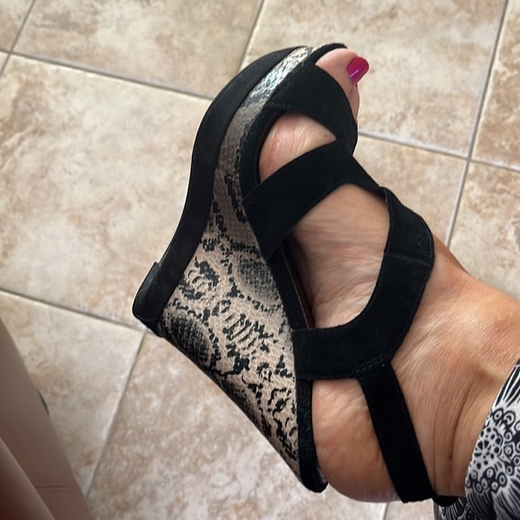 Women’s Black Faux Suede Snake Print Platform Wedges Size 7 - Picture 12 of 15